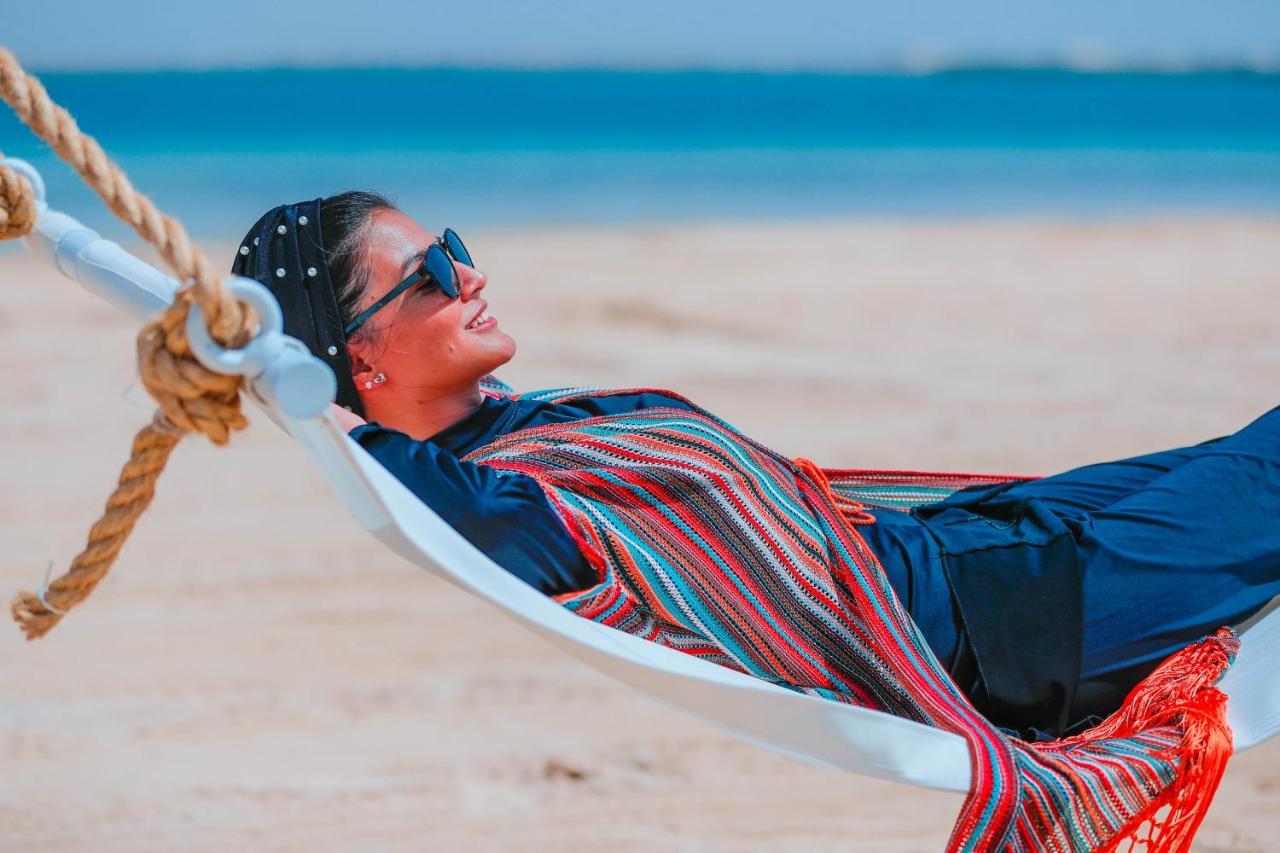 Bay La Sun Hotel And Marina - Emaar King Abdullah Economic City Exteriör bild A woman relaxing in a hammock