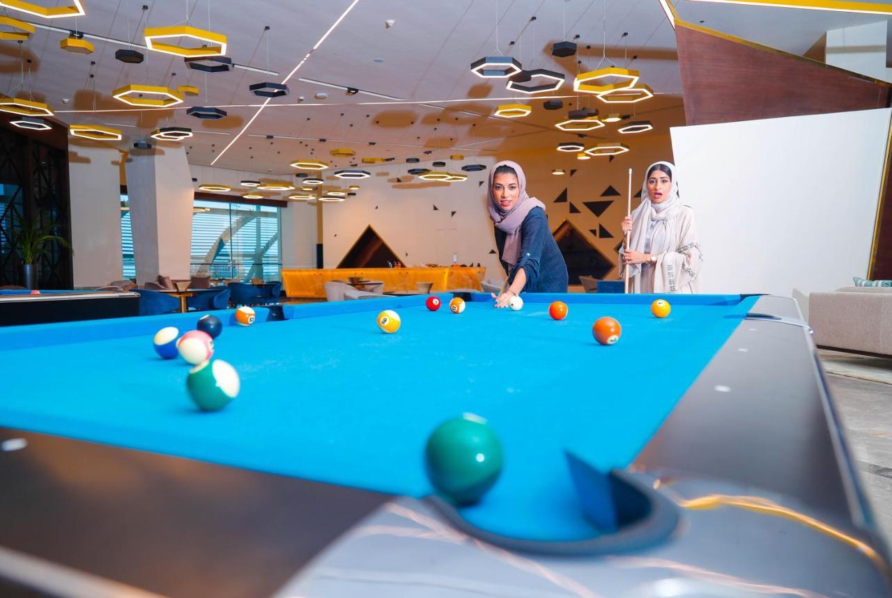 Bay La Sun Hotel And Marina - Emaar King Abdullah Economic City Exteriör bild The pool table at the lounge