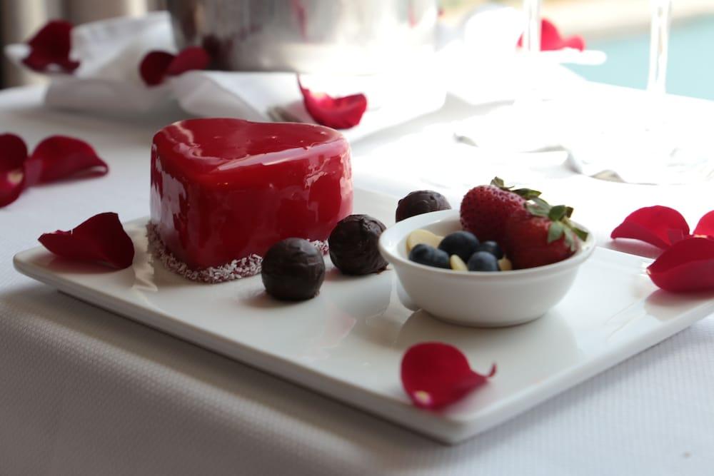 Bay La Sun Hotel And Marina - Emaar King Abdullah Economic City Exteriör bild A dessert