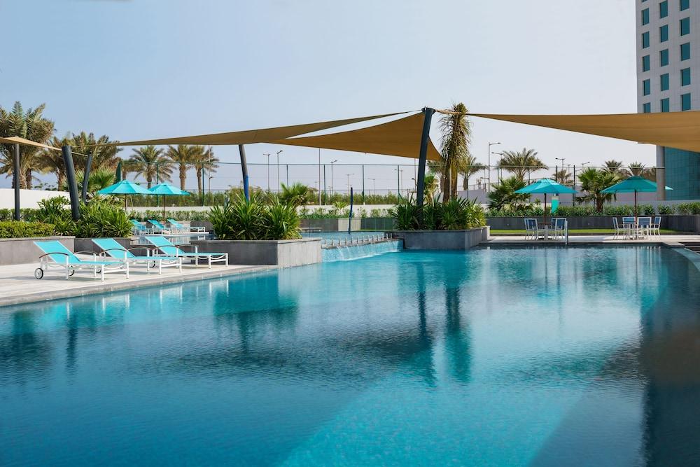 Bay La Sun Hotel And Marina - Emaar King Abdullah Economic City Exteriör bild The swimming pool at the hotel