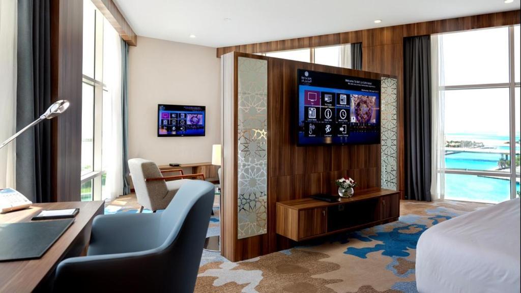 Bay La Sun Hotel And Marina - Emaar King Abdullah Economic City Exteriör bild A suite at the Atlantis Paradise Island