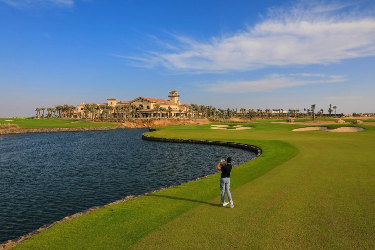 Bay La Sun Hotel And Marina - Emaar King Abdullah Economic City Exteriör bild Golf course at the Emirates Golf Club